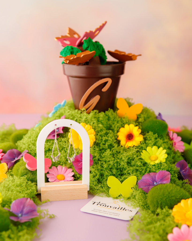 Pot de fleur fête des mères de la Maison Guillet et paire de boucle d'oreilles papillon des Trouvailles